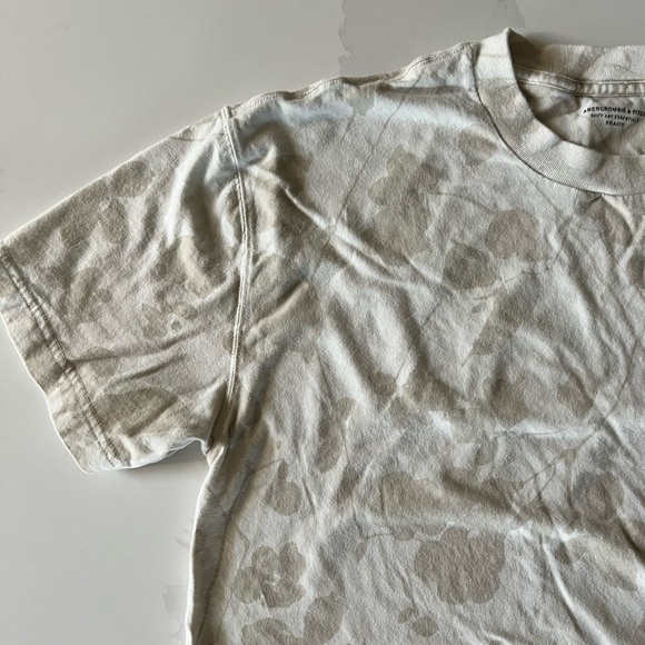 Abercrombie & Fitch Women’s Tee Size Medium Tall - Picture 3 of 6